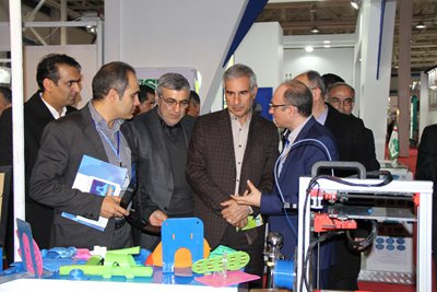 بازدید قائممقام وزیر علوم از غرفه پژوهشگاه علوم ورزشی
